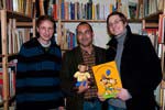 Das Autorenteam mit Buch und Maskottchen. Buchvorstellung 9